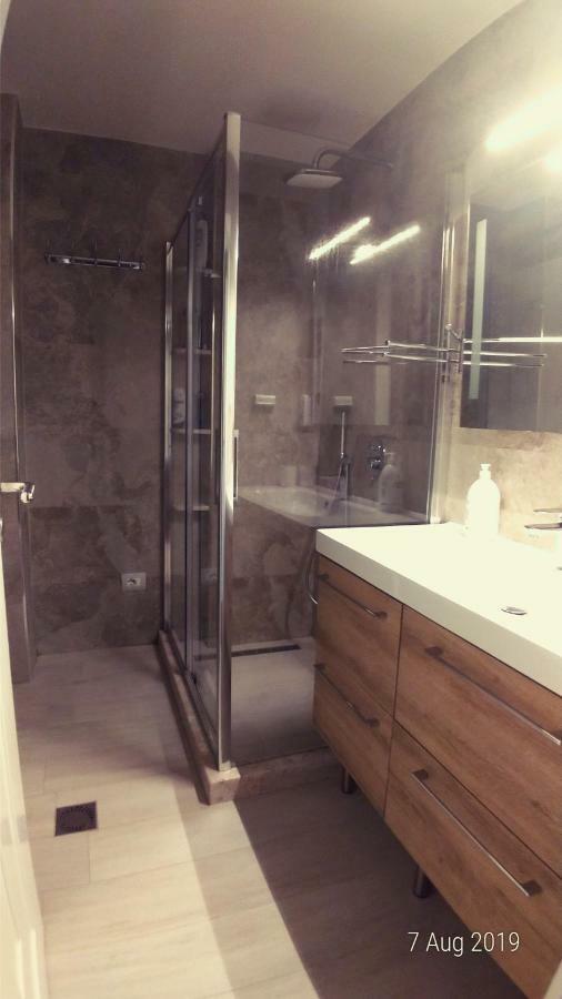 West Beach Apartment ドゥラス エクステリア 写真